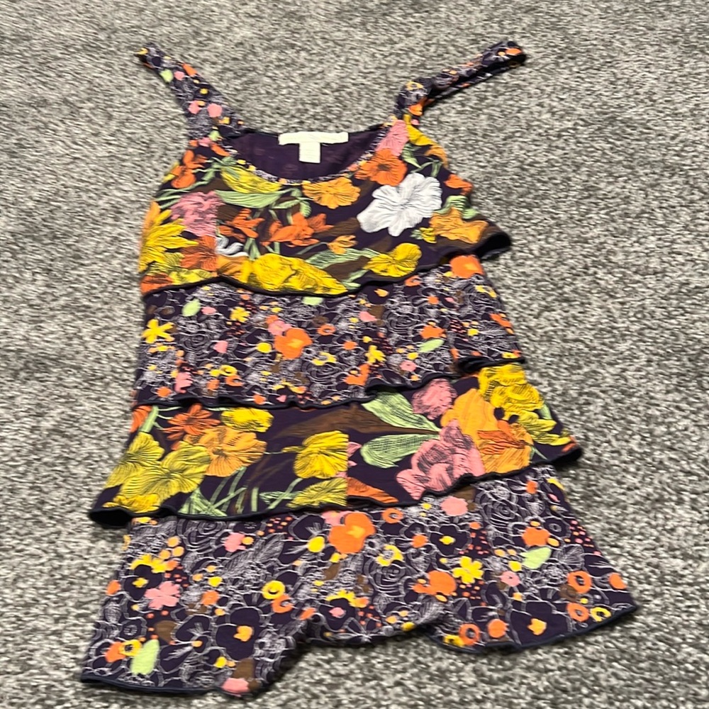 Cute and bright tank. Great on its own or layering